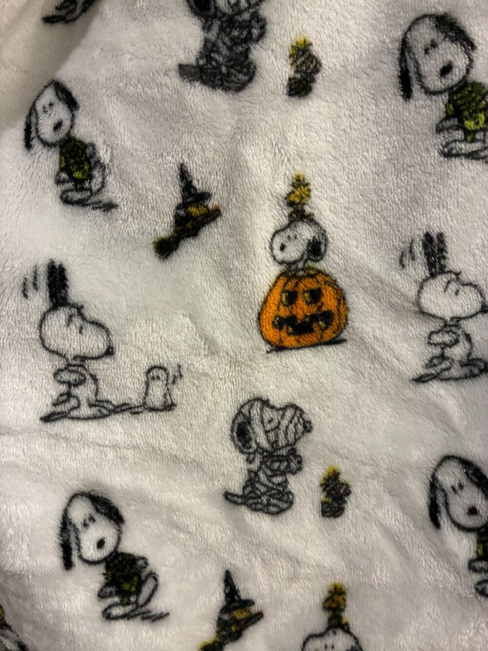 Peanuts Snoopy Halloween Plush Fleece Cardigan Sz M Pumpkin Ghost Hooded - Picture 2 of 5